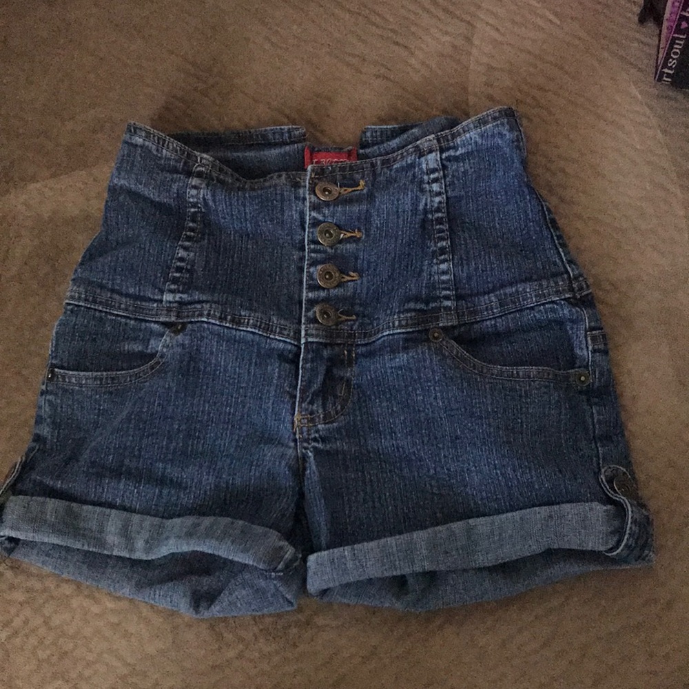 HOT BOTTOMS ~ High waisted jean shorts